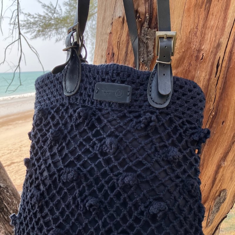 Minimal style hand crochet bag  Leather strap ,Personalized gift, bridesmaid gif - 手提包/手提袋 - 棉．麻 黑色