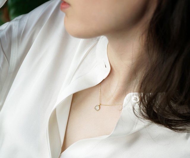 氷質翡翠18k金ネックレス 若い女性の自然な氷の種類の翡翠ジュエリーの気質のとき