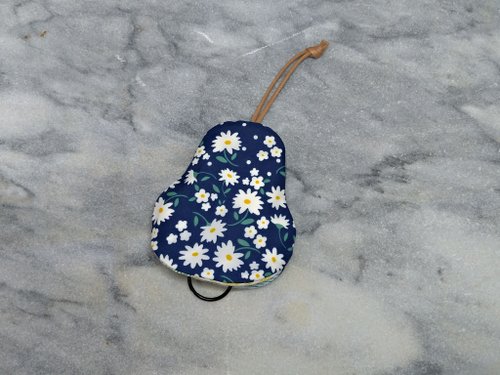 非玩布可-手作布雜貨 Play-handmade groceries 滿開雛菊 梨型防水鑰匙包【K200503】