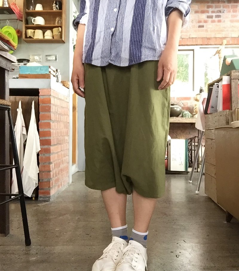 手工自然棉麻 日式富士型口袋褲 軍綠色 - 女長褲 - 棉．麻 綠色