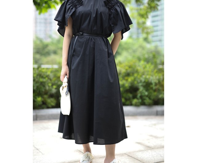 Hong Kong original hand-made black featured pleated sleeves one