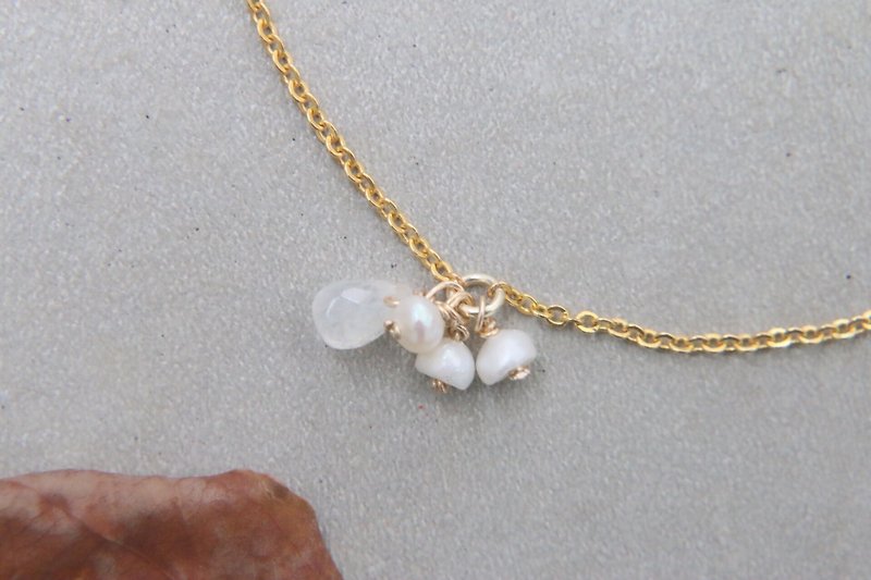 Moonstone pearl sterling silver plated bracelet 1062 snow - สร้อยข้อมือ - เครื่องเพชรพลอย ขาว