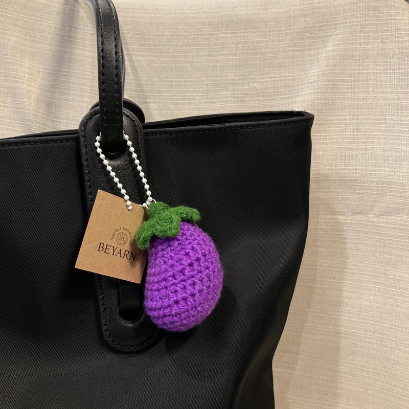 Crocheted Eggplant Keychain - 鑰匙圈/鑰匙包 - 棉．麻 紫色