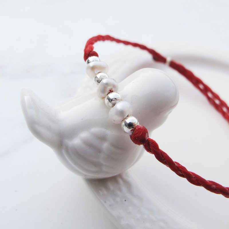 [Crystal Wax Rope Series] Mermaid Tears | Irregular Pearl Red Thread Wax Rope Bracelet | - สร้อยข้อมือ - ไข่มุก ขาว
