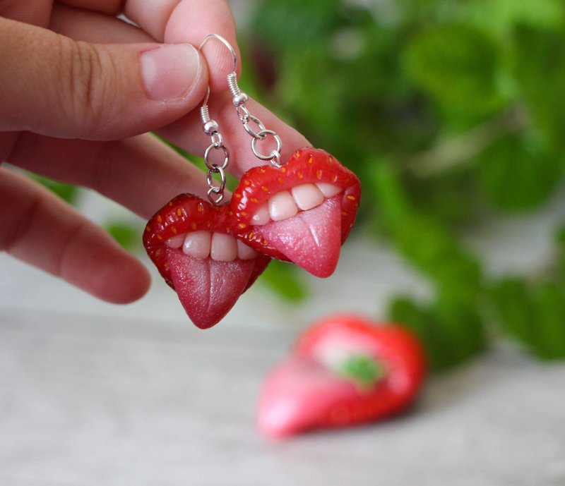 Summer earrings, Strawberry earrings, Berry earrings - 耳環/耳夾/耳骨夾 - 其他材質 紅色
