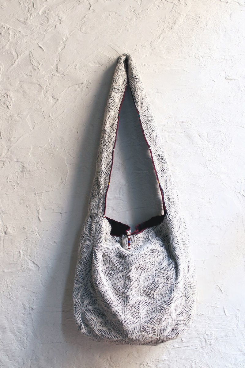 OMAKE ancient cloth embroidered shoulder bags (lines) - Messenger Bags & Sling Bags - Cotton & Hemp Blue
