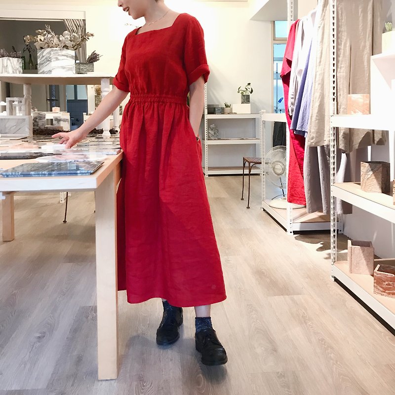【Dress 05】Square neck strap halter dress - ชุดเดรส - ผ้าฝ้าย/ผ้าลินิน สีแดง