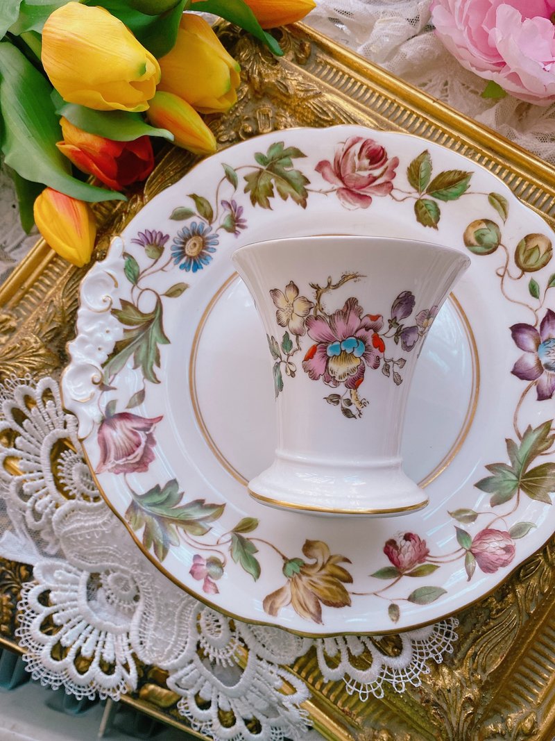 英國製Wedgwood 手繪古董花瓶庫存品完整手繪牡丹 花瓶花器 - 其他 - 瓷 