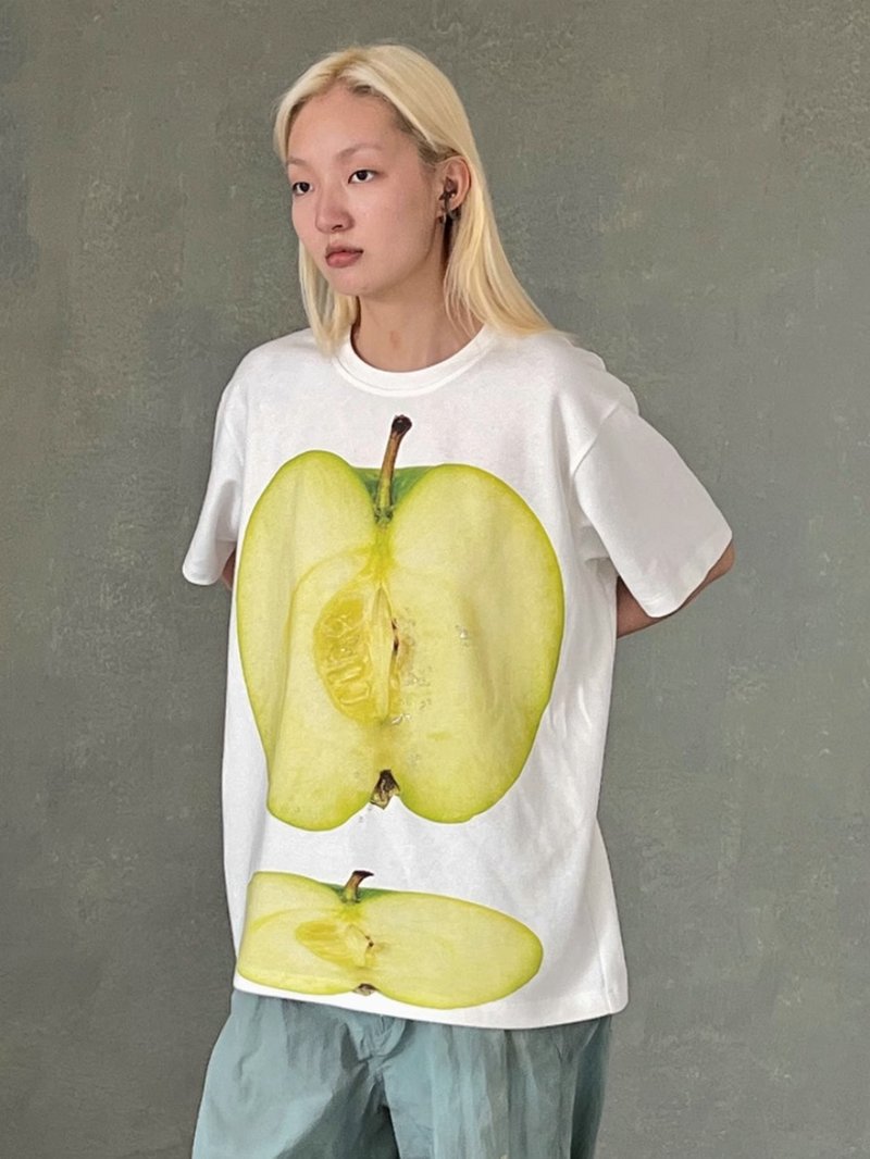 Green Apple T-Shirt 新鮮青蘋果T恤 無性別穿搭 - 帽T/大學T - 棉．麻 白色