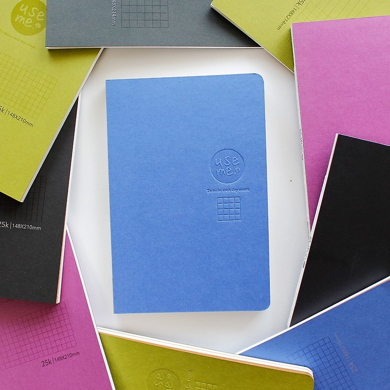 UseMe / 25K/A5 flip notebook (squares + blank inner pages)-blue - สมุดบันทึก/สมุดปฏิทิน - กระดาษ สีน้ำเงิน