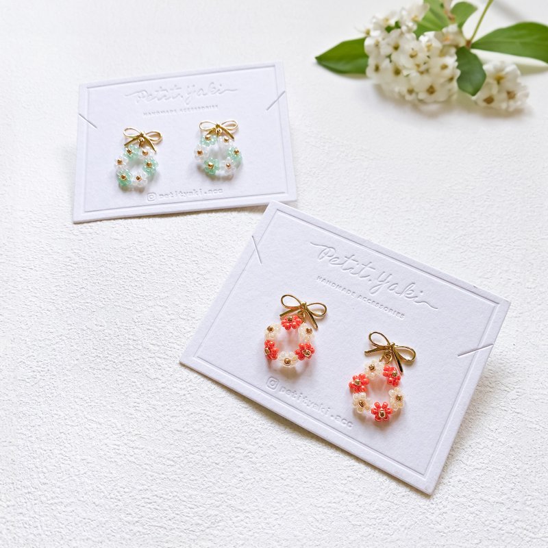 [Christmas Ornaments] Garland Series | Glass Beads Flower Bow Earrings - ต่างหู - แก้ว สีน้ำเงิน