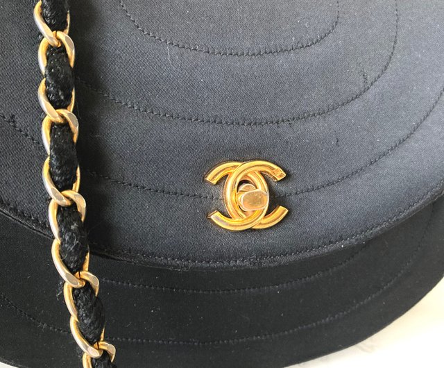 Out of print antique bag] Second-hand Chanel black silk half