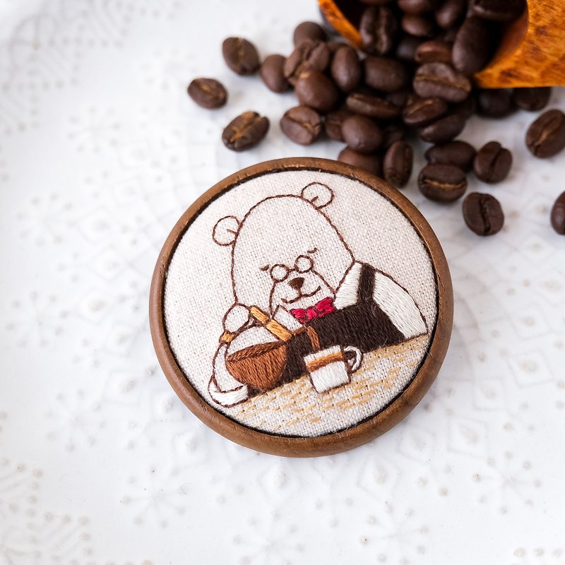 One coffee embroidery brooch from the cafe master - Brooches - Thread Brown