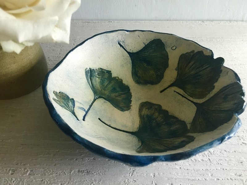 Ye Tuo Ginkgo Leaf Pottery Dish_Crockery Plate - Plates & Trays - Pottery White