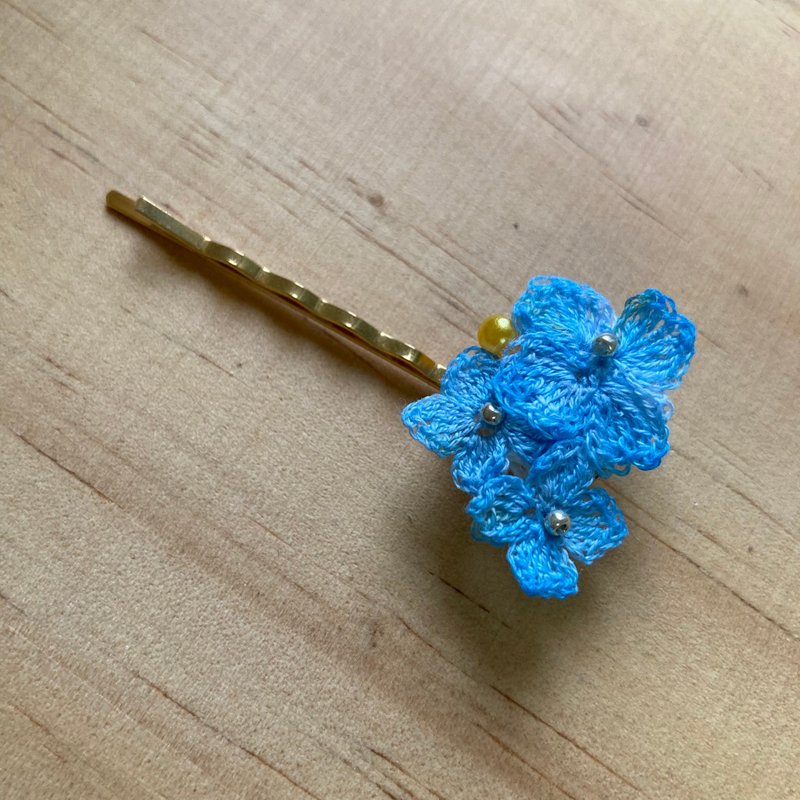 [Handmade jewelry series] Crochet hydrangea hairpin - เครื่องประดับผม - งานปัก สีน้ำเงิน