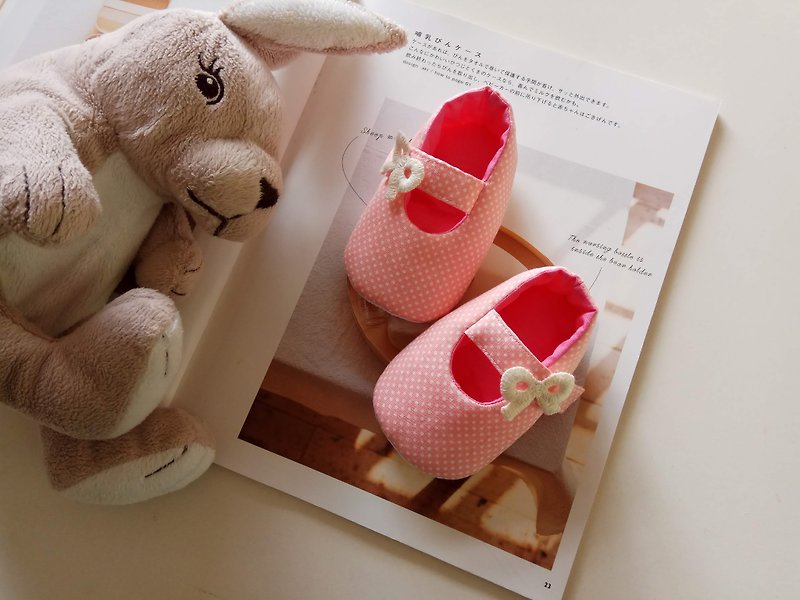 粉底水玉蝴蝶結嬰兒鞋 寶寶鞋 鞋帶式嬰兒鞋  彌月禮物 - 嬰兒鞋/學步鞋 - 棉．麻 粉紅色