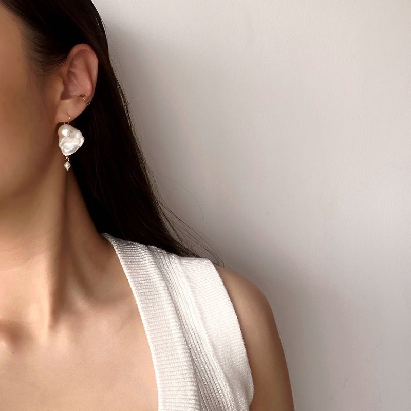 Máxima Jewels- Afrodita Baroque Pearl Earrings - Earrings & Clip-ons - Pearl 