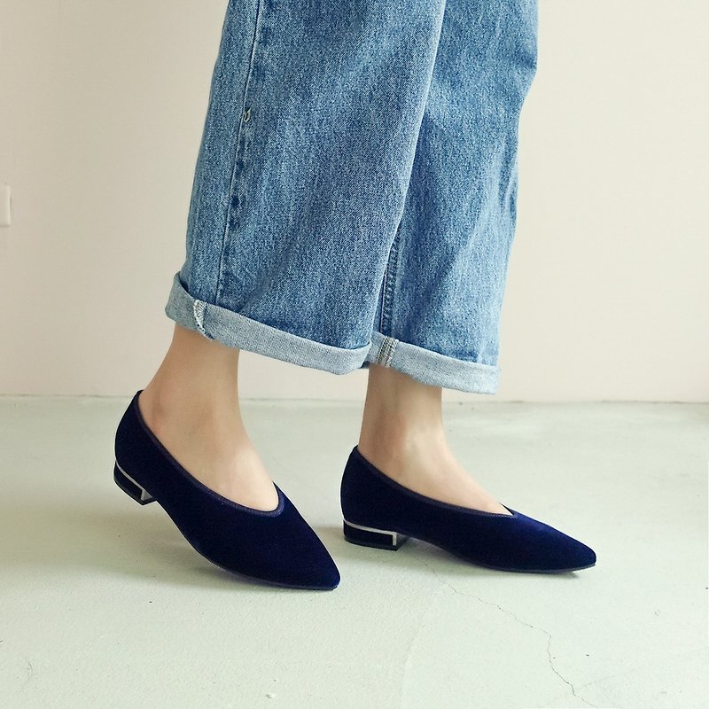 Japanese velvet! Warm gloss elegant pointed shoes blue MIT-midnight blue - รองเท้าบัลเลต์ - หนังแท้ สีน้ำเงิน