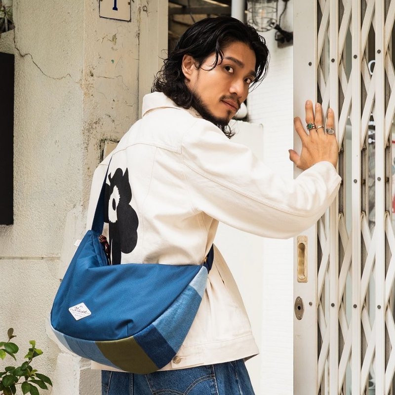 【DOUGHNUT】Croissant 古著牛仔布 半月包 雲朵包 斜側背 MW - 側背包/斜背包 - 聚酯纖維 藍色