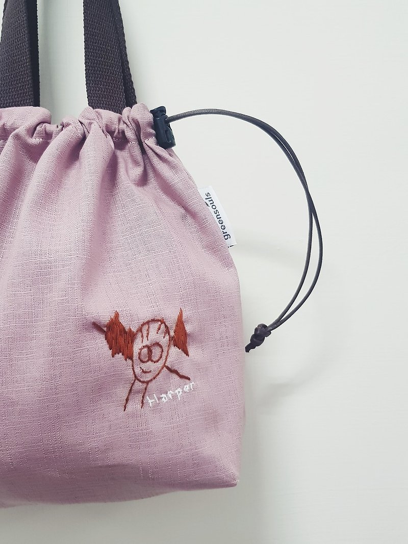 Customized embroidered hand drawstring pocket - กระเป๋าถือ - ผ้าฝ้าย/ผ้าลินิน สึชมพู