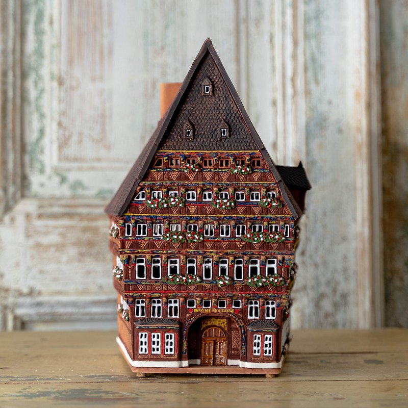 ドイツ・ヒルデスハイムの古い家の高さは29cm - 置物 - 陶器 
