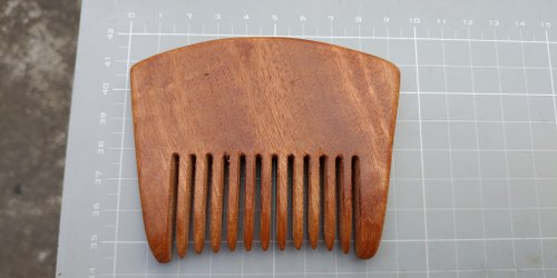 就是愛木頭 臺灣牛樟木方塊型口袋梳(A)便宜小瑕