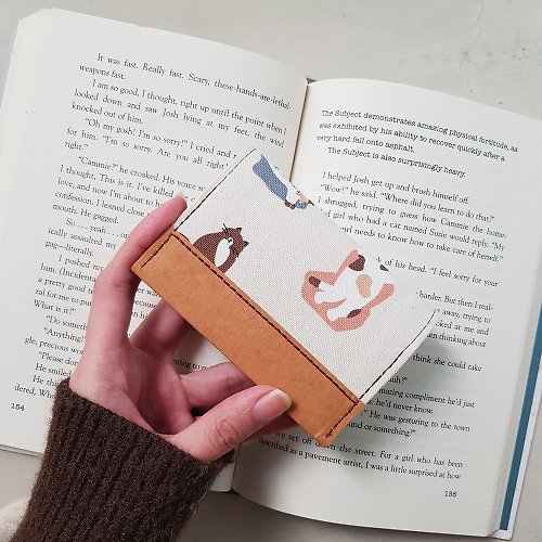 Environmental Protection and Sustainability] DUO Twins Series Simple Business  Card Holder Leather Paper Washed Kraft Paper Environmental Protection -  Shop ideasfromlife Card Holders & Cases - Pinkoi
