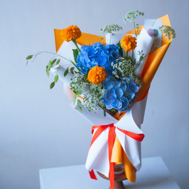 Citrus Sky Blue Hydrangea Bouquet | Flowers | Gifts - Dried Flowers & Bouquets - Plants & Flowers Multicolor