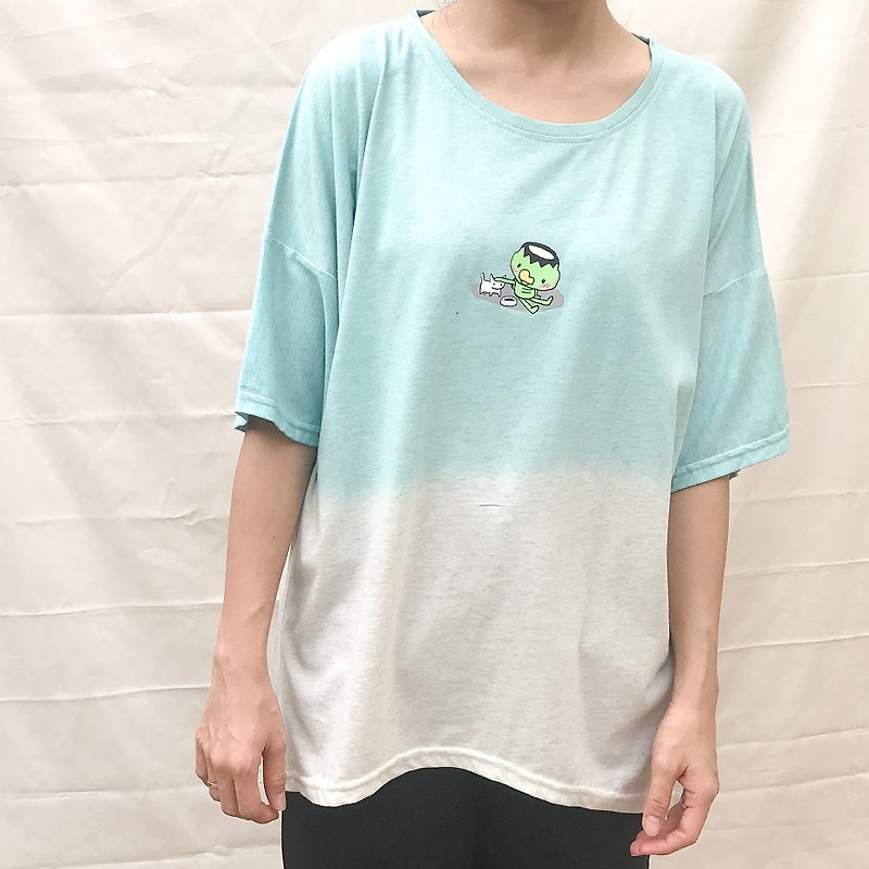 Oversize T-shirt - Ombre Dip dye blue - Kappa and Friends (Grey Floor) - 中性衛衣/T 恤 - 棉．麻 藍色