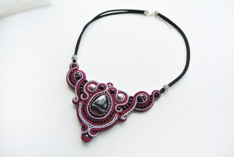 Burgundy necklace with Agate stone, Soutache Embroidered statement necklace - 項鍊 - 石頭 紅色