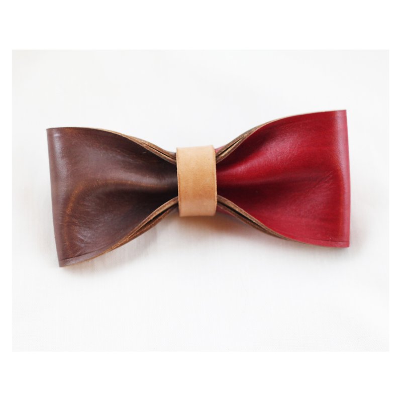 Clip on vegetable tanned leather bow tie - Red / Brown color - เนคไท/ที่หนีบเนคไท - หนังแท้ สีแดง