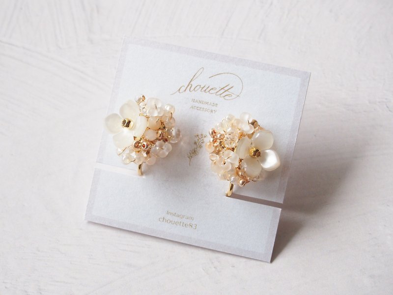 flower earrings / Clip-On(white) - Earrings & Clip-ons - Other Materials White