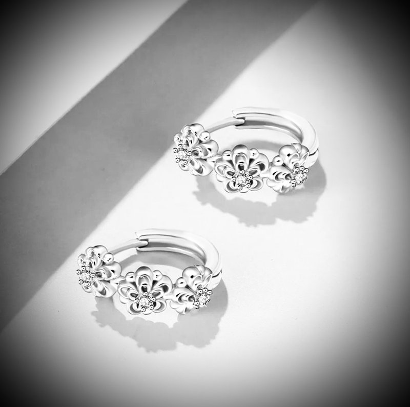 C&W s925 sterling silver exquisite and elegant micro-diamond frangipani small and cute earrings and earrings - ต่างหู - เงินแท้ สีเงิน