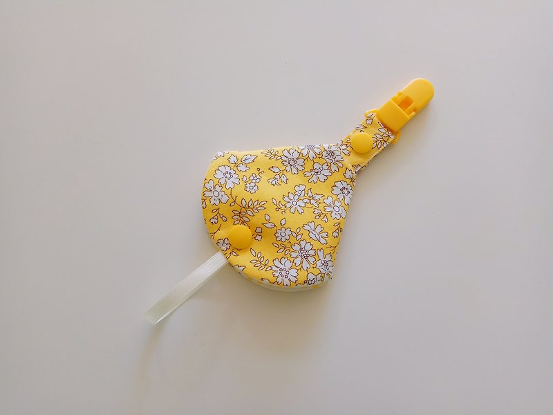 Huang Xiaohua Miyue Gift Two-in-one pacifier clip pacifier dust cover + pacifier clip dual function - Baby Gift Sets - Cotton & Hemp Yellow