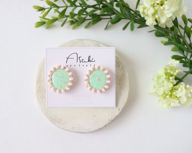 Thread and bead art earrings     pastel green - Earrings & Clip-ons - Acrylic Green