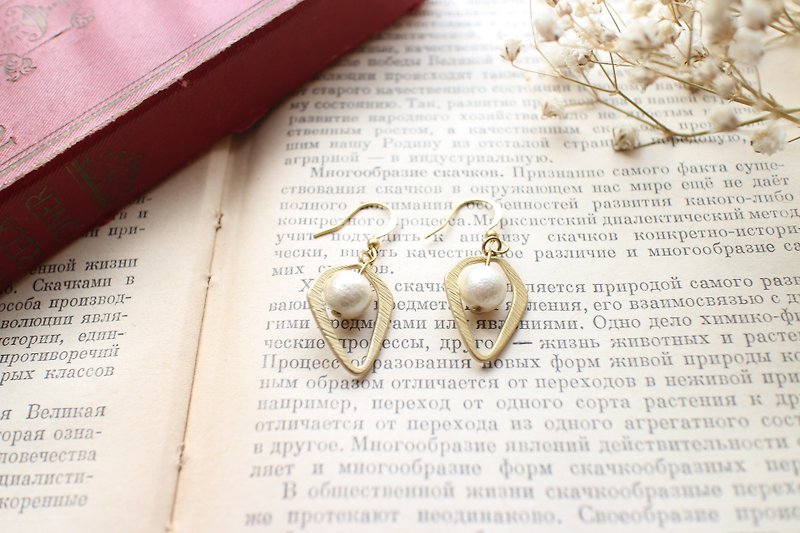 Cotton pearl brass handmade earrings - ต่างหู - โลหะ 