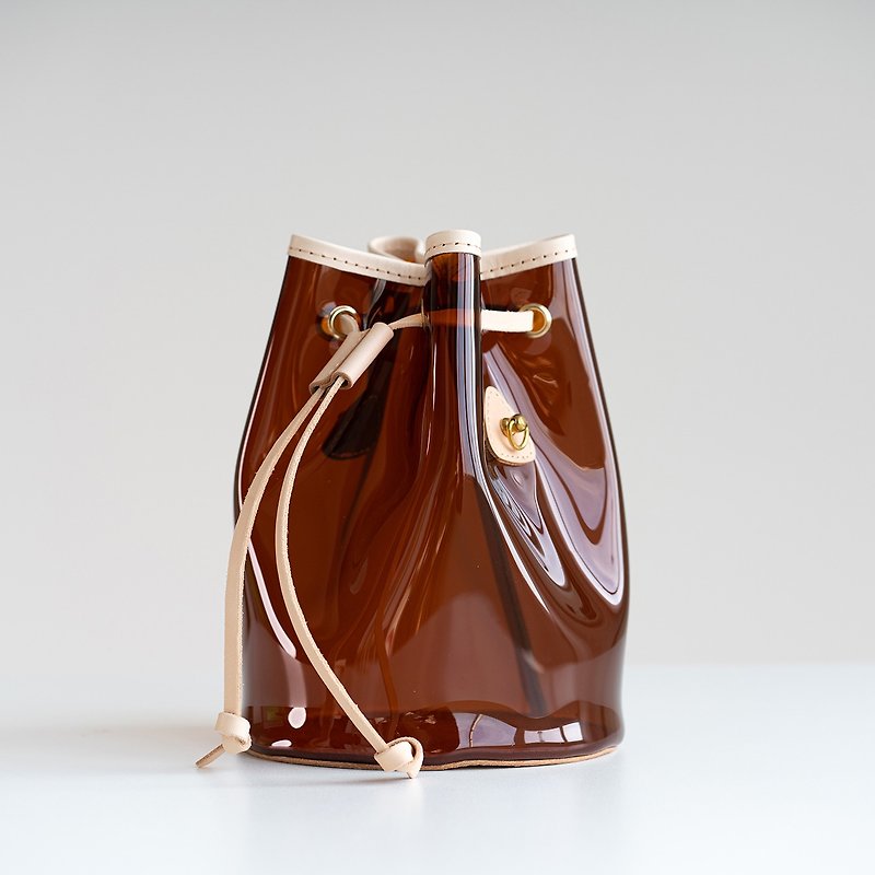PELE | 佩楽 義大利牛皮拼接pvc水桶包透明包夏季Water bag - 側背包/斜背包 - 真皮 咖啡色