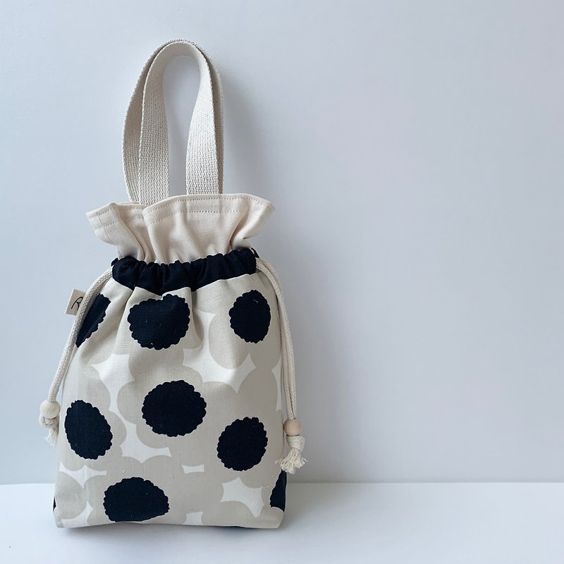 【River】Portable bag (middle)/Japanese fabric/big flower/cream - Handbags & Totes - Cotton & Hemp White