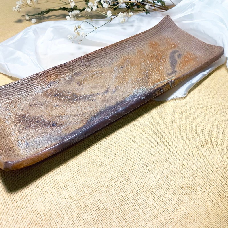 柴燒灰切布紋長方盤 新彩燒 柴燒陶藝 手作作品 | 禮物 餐盤 點心 - 盤子/餐盤/盤架 - 陶 金色