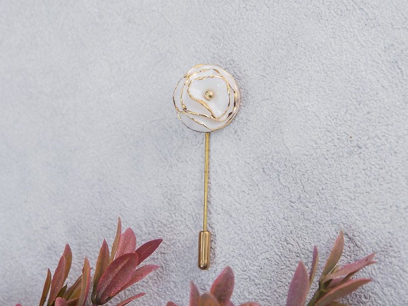 Golden Bloom ~ gold & white porcelain flower brooch pin. - 胸針 - 陶 金色