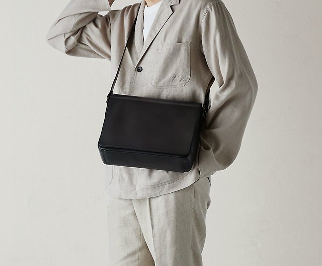Louis Vuitton Vintage Taiga Roman MM - Black Messenger Bags, Bags