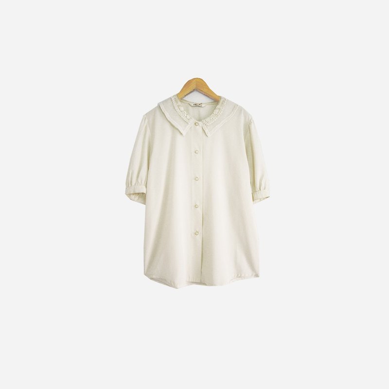 Dislocation vintage / stitching embroidery collar white shirt no.678 vintage - เสื้อเชิ้ตผู้หญิง - เส้นใยสังเคราะห์ ขาว