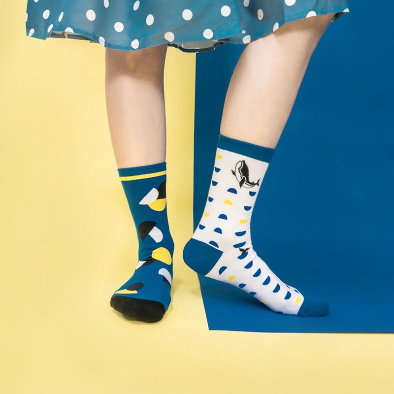 [Ocean Fantasy Journey] AB mid-tube socks I Taiwan original design socks / Z0022 - ถุงเท้า - ผ้าฝ้าย/ผ้าลินิน สีน้ำเงิน