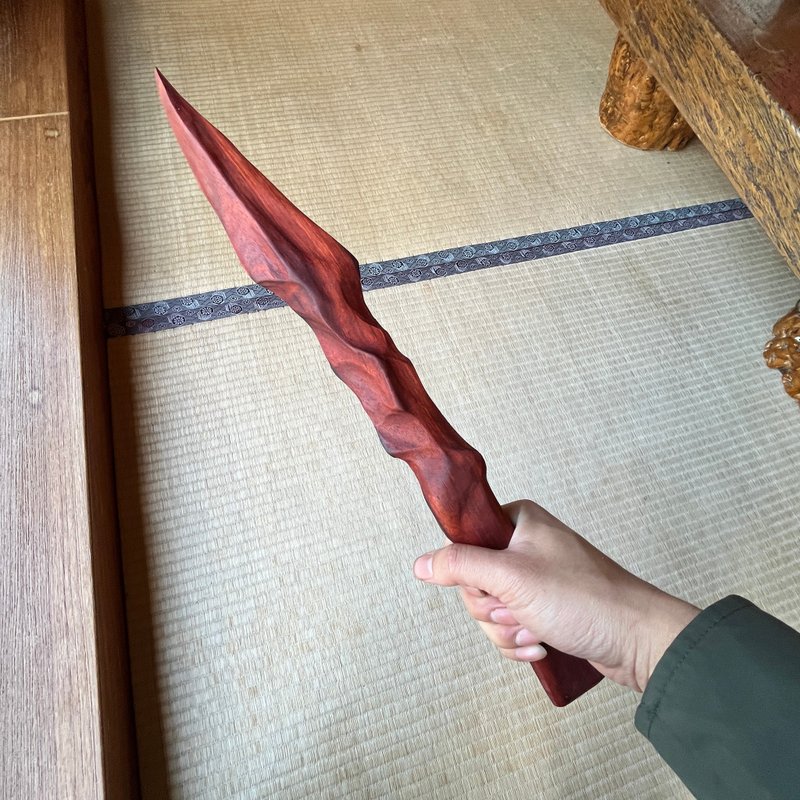 我販劍　妖匕　迴鏖　血檀匕首　手工木劍　藝術木刀 - 擺飾/家飾品 - 木頭 紅色