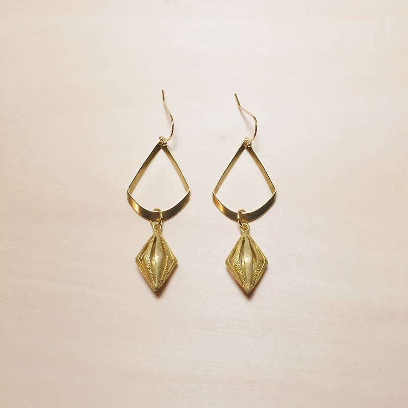 復古黃銅立體鏤空菱形大耳環 - 耳環/耳夾 - 銅/黃銅 金色