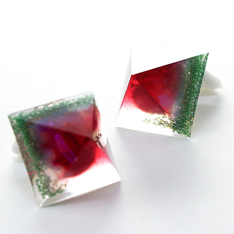 Pyramid earrings (rouge) - ต่างหู - วัสดุอื่นๆ สีแดง