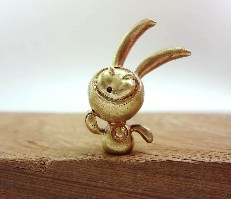 Oh ~ something -? Fart child rabbit Bronze hand-made small even healing decorations - ของวางตกแต่ง - โลหะ สีทอง