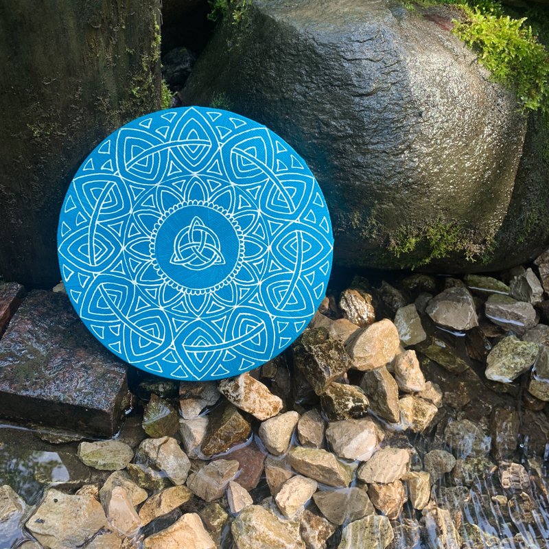 Celtic Shamrock mandala Triquetra symbol painting Meditation ethnic wall art - 壁貼/牆壁裝飾 - 壓克力 藍色