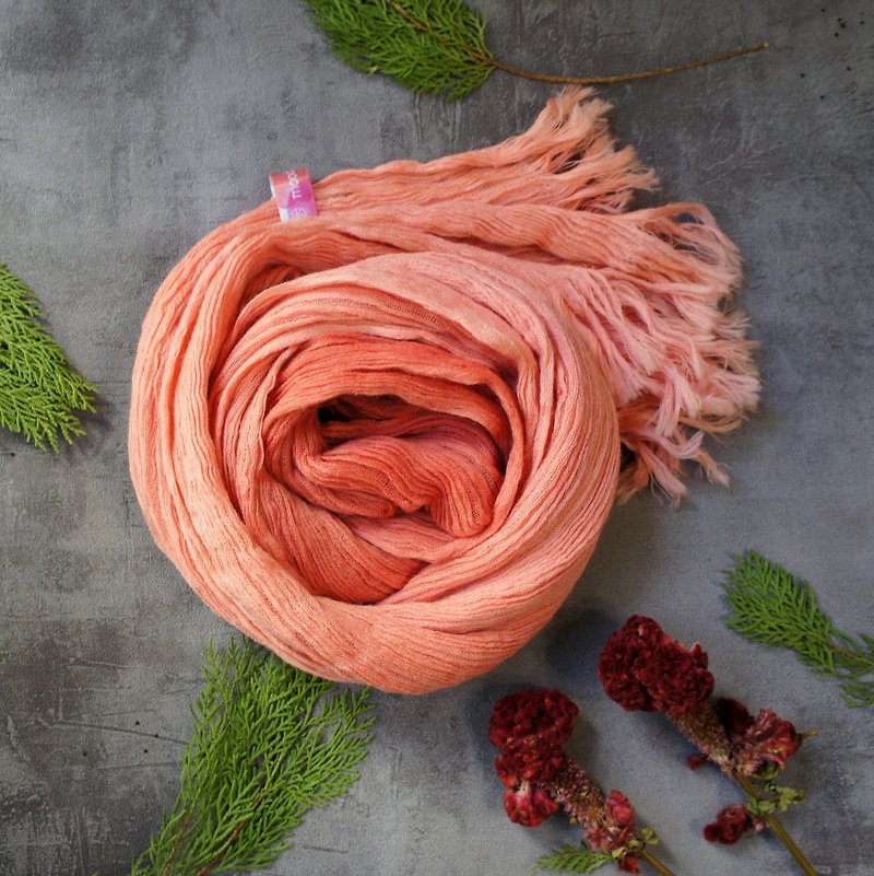 Plant dyed pure wool scarf - lightweight Anna - ผ้าพันคอถัก - ขนแกะ สึชมพู