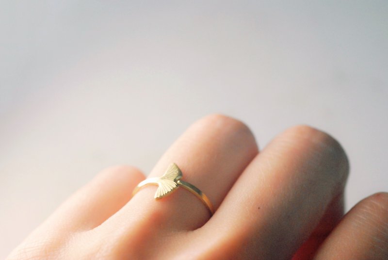 黃銅銀杏葉戒指 - 戒指 - 其他金屬 金色